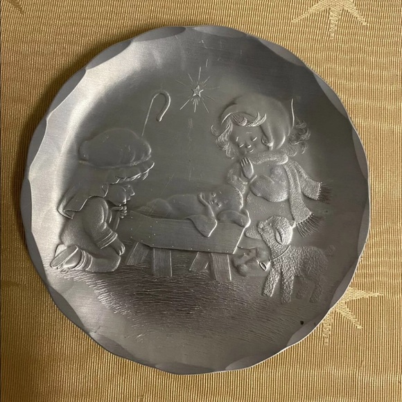 Wendell August Forge Christmas Manger Scene Plate
Used - Picture 2 of 11